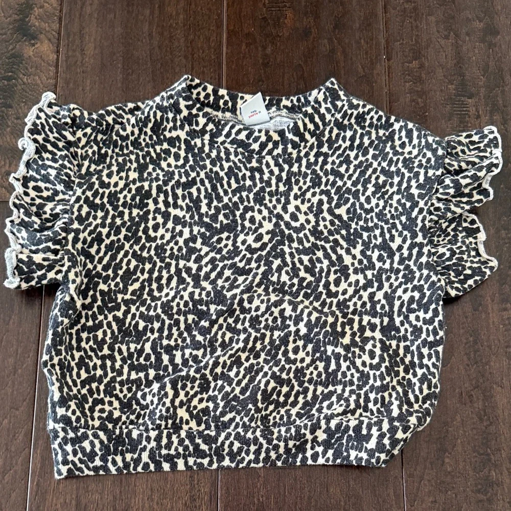 Super cute Old Navy Trendy Toddler Girls Leopard Print Skirt Set